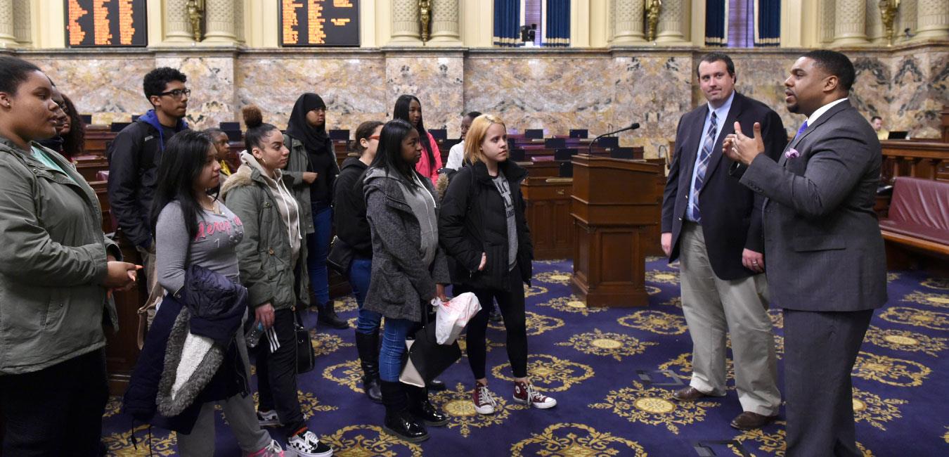 Representative Dawkins addressing group of students on a tour of House floor